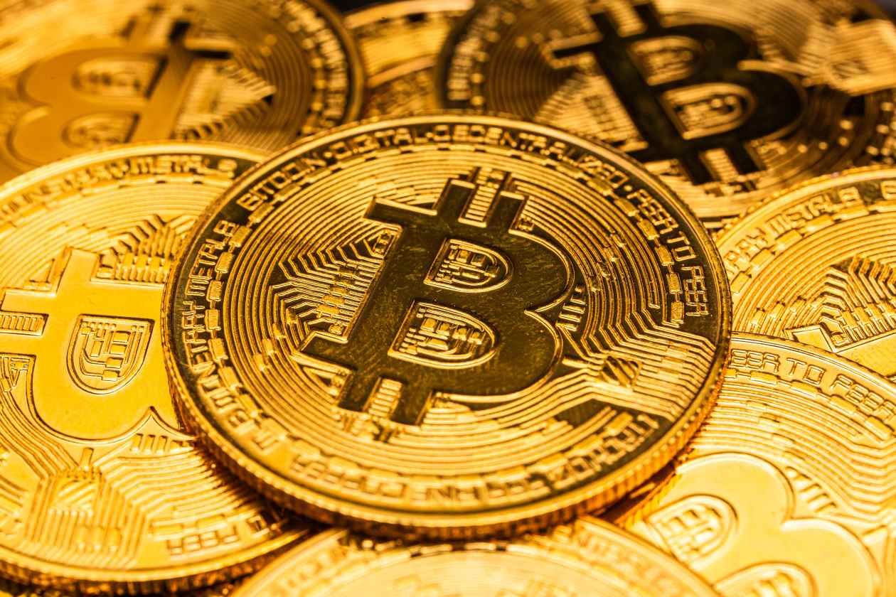 Multiple gold Bitcoin coins.